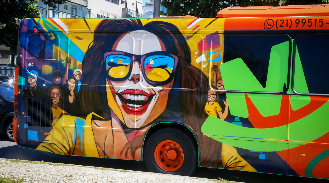 onibus_arte_lateral_mulher